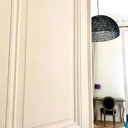 Le Questel - In The Heart Of The With * Nîmes