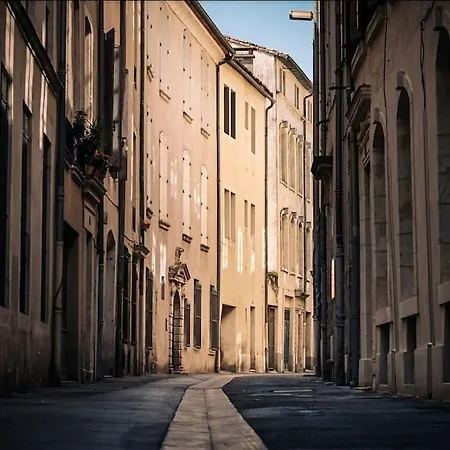 Le Questel - In The Heart Of The With Nîmes